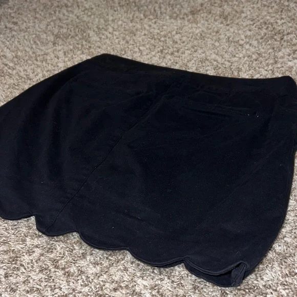 Crown & Ivy Black Mini Skirt with Scalloped Hem Size 2 - Picture 6 of 12